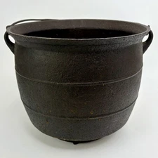 1800s Cast Iron Bean Pot Gypsy Bulging Kettle 3 Leg Cowboy Cauldron Gate Mark