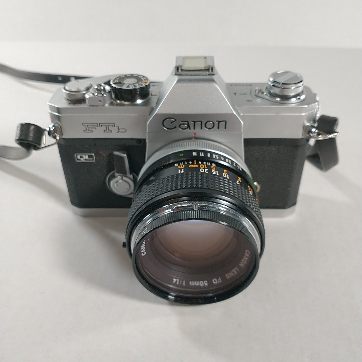 Canon FTb QL 35mm SLR Film With Camera 3 Lenses Strap & Camera