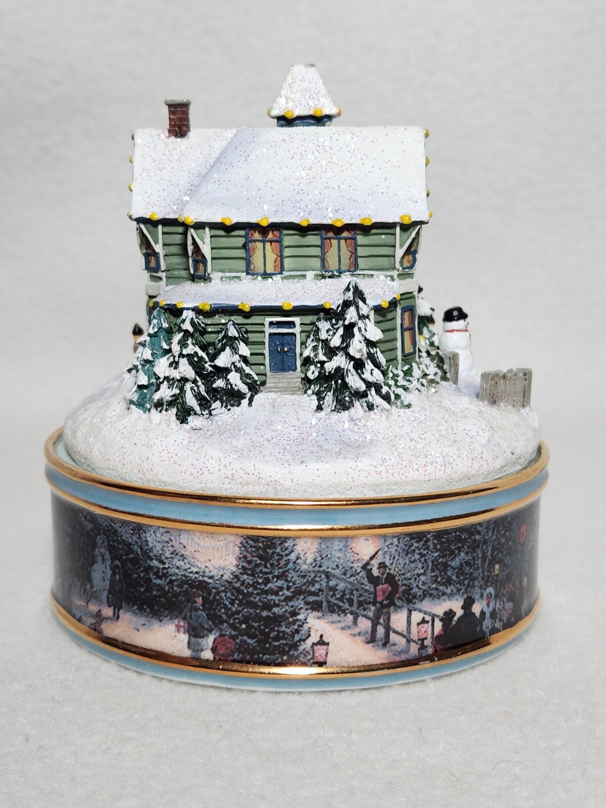 Thomas Kinkade Victorian Christmas 2002 Warm Holiday Lights Music Box