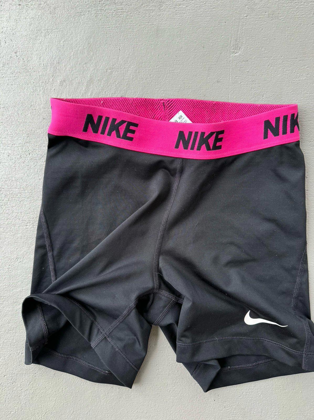 Nike Pro - image 2
