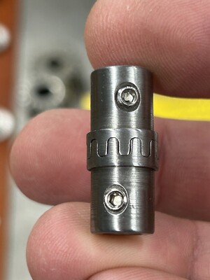 QTY 1 PAIR FA5 BOSTON GEAR WORKS MULTI-JAW FLEX COUPLING 1/4  BORE WITH 1/2  OD