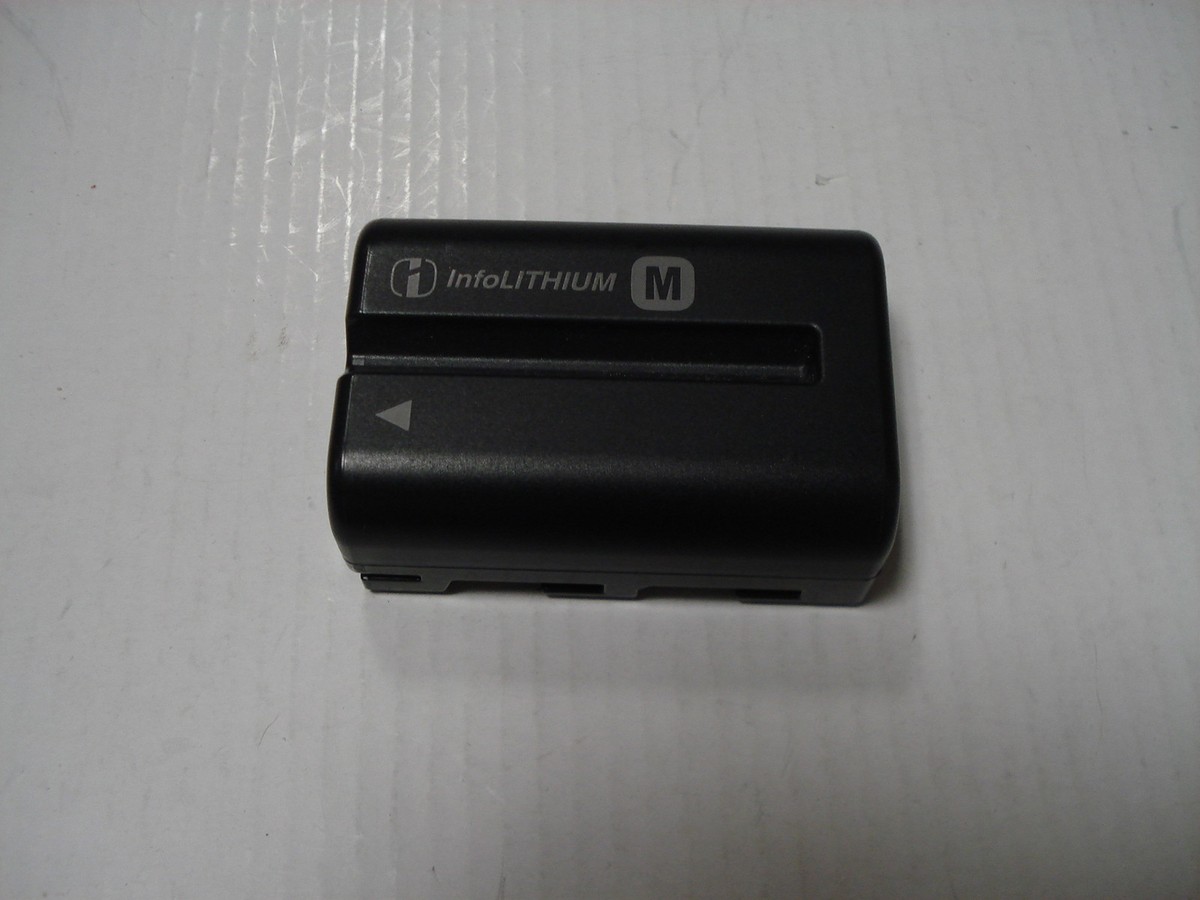 Kastar Batería  Paquete De 3  Y Cargador Para Sony NP-FM500H Y DSLR A100 A200 A300 A350 A450 A500 A550 A560 A580 A700 A850 A900 Alpha