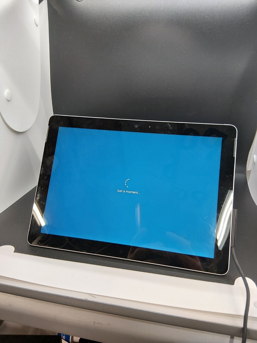 Lot 5 Microsoft Surface Go 1824 AND 1 128 MB TABLET as is! FREE