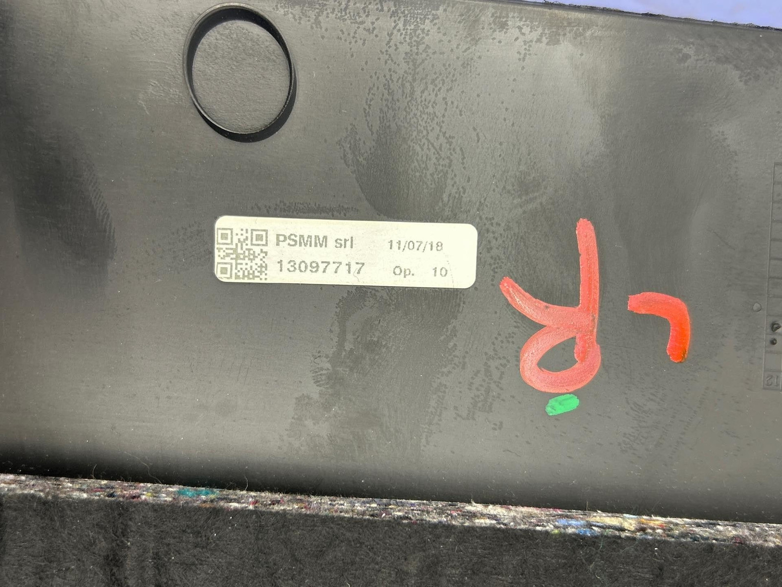2017 - 2020 MASERATI LEVANTE REAR LEFT C PILLAR LOWER QUARTER PANEL *SCRATCHES*