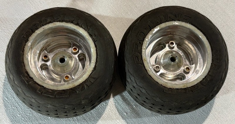 RC10 GOLD PAN CHROME SLOT REAR WHEELS & TIRES TEAM ASSOCIATED OFF ROAD RC CAR #1