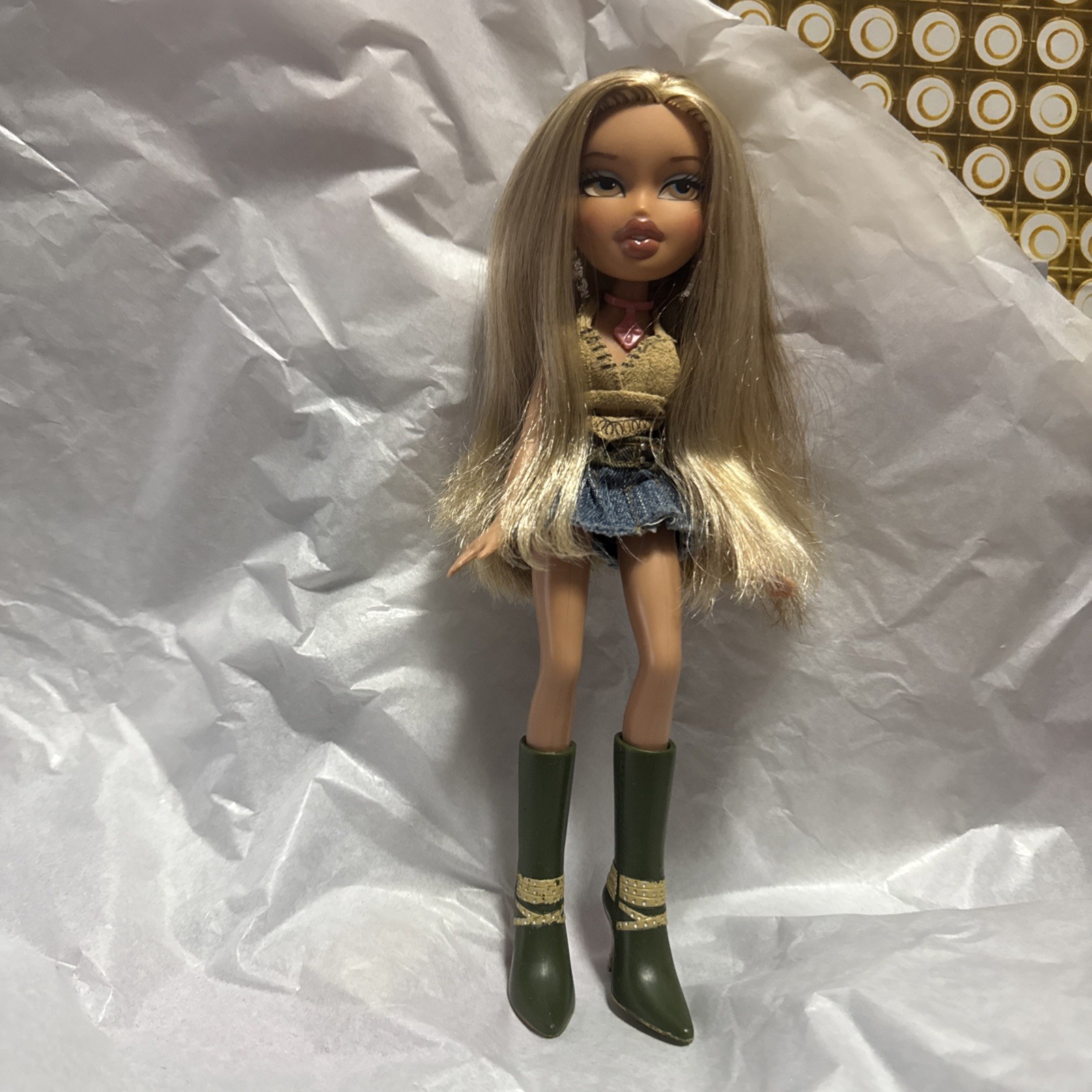 Bratz Class/Back to School Cloe- MGA Entertainment 2006 Pre Owned Doll
