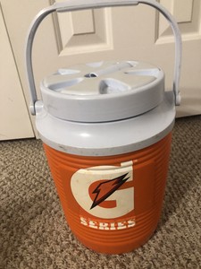 rubbermaid water jug