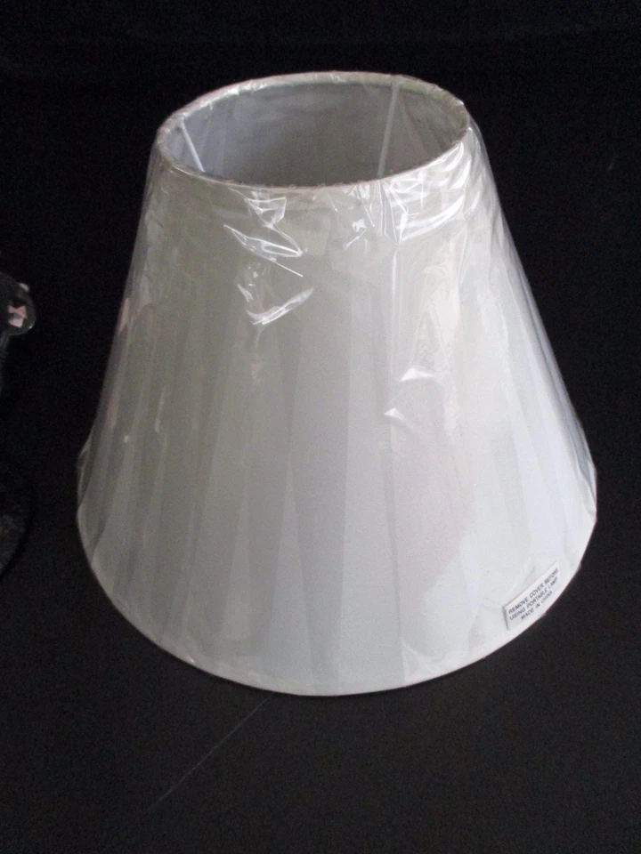 Mini Lámpara de Mesa Decorativa Iluminación AF 24" Acabado Martillado Negro/Plateado con Pantalla  Foto 4 de 4