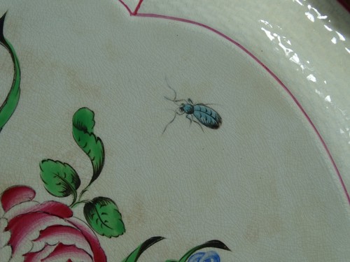LUNEVILLE ANCIEN GRAND PLAT A OREILLES MODELE REVERBERE INSECTES FAIENCE 43,5 cm - Picture 3 of 12