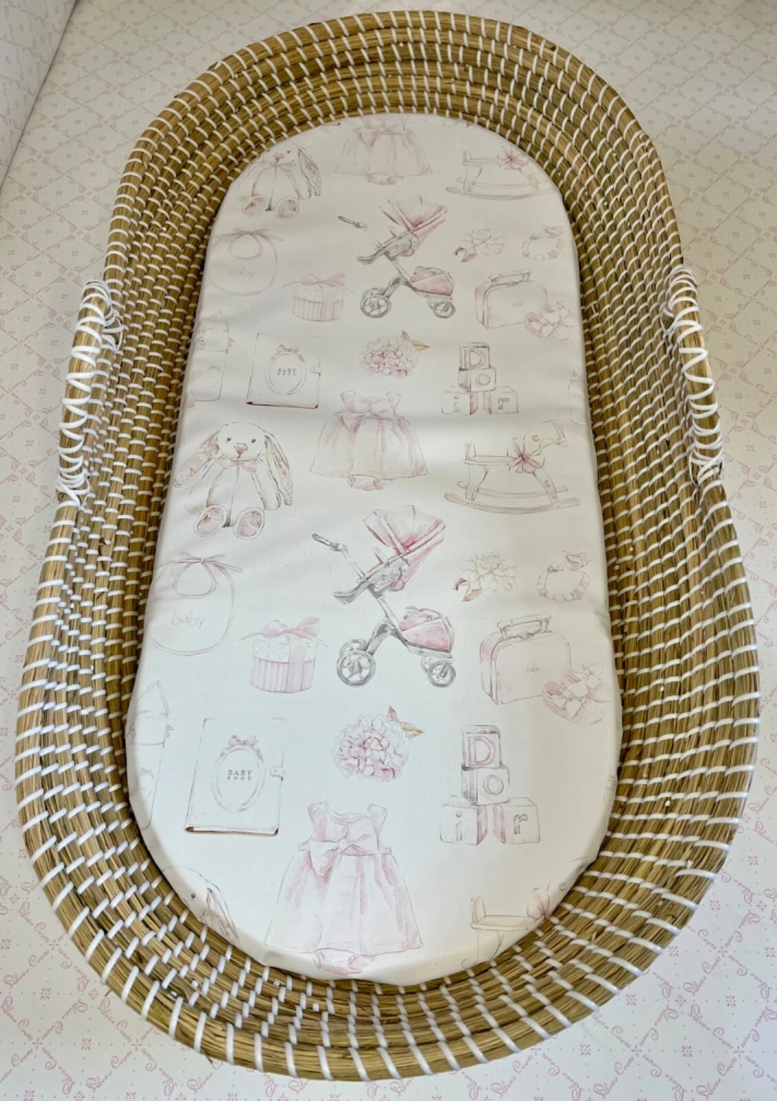 Natural Seagrass Baby Changing Mat Hand Woven Reva Basket Display Tray Handles
Opens in a new window