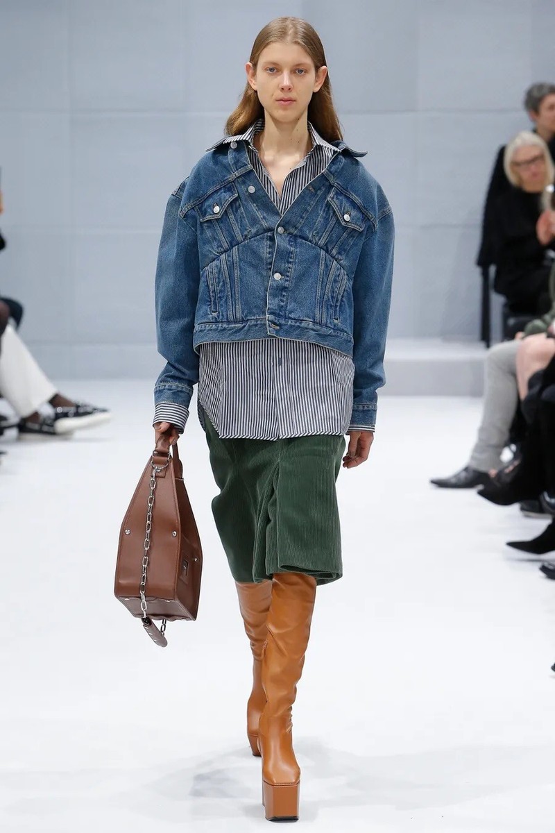NWT SS17 balenciaga Swing Denim Jacket Sz. 34 Demna NWT SS17 balenciaga Swing Denim Jacket Sz. 34 Demna