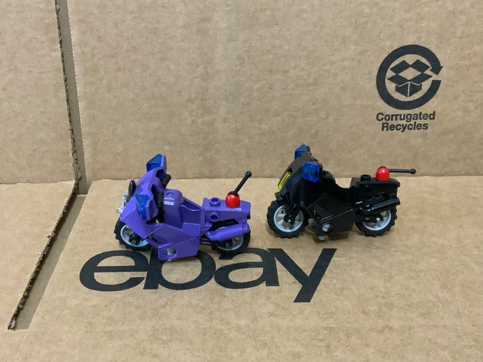 LEGO - Black & Dark Purple Motorcycle Fairing City  - No 52035 - QTY 2 - Image 4 of 4