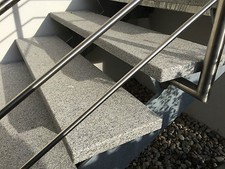 Trittstufe Granit grau rutschsicher wetterfest 6cm dick Blockstufe Naturstein