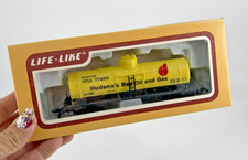 HO Scale Life-Like Single Dome Tank Car Hudson's Bay Oil & Gas Yellow 77970-8522