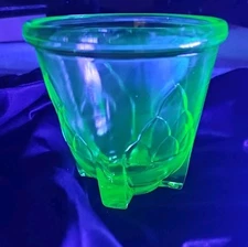Vintage HAZEL ATLAS Uranium Green Glass Vaseline Artichoke Measuring Cup