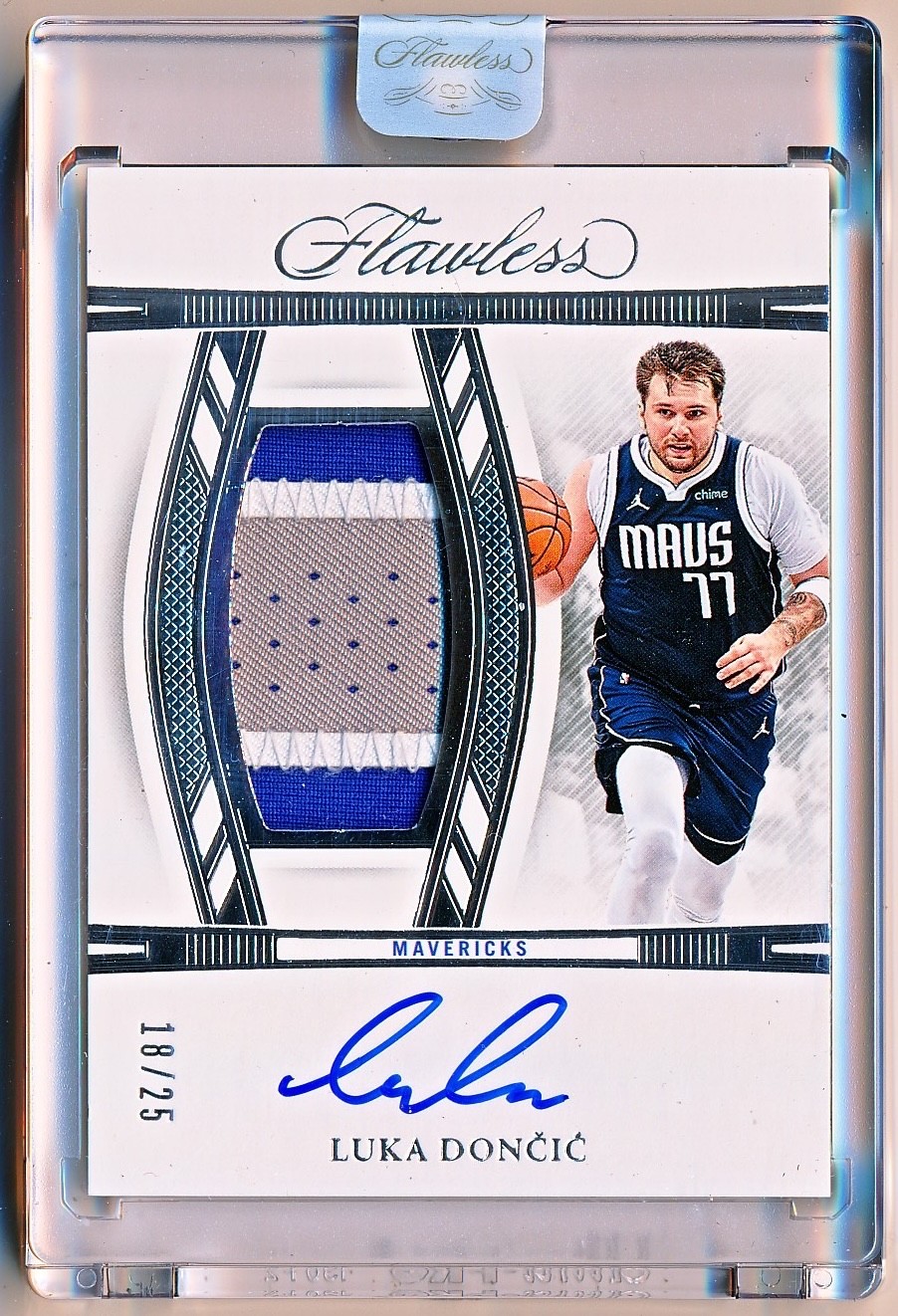 2023-24 Flawless Luka Doncic Vertical Patch Autographs Auto #VPA-LDD (18/25) view 1