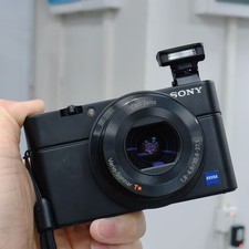 95 NEW- Sony RX100 20.2 MP 3.6 x Compact Digital Camera w/Charger Card Battery