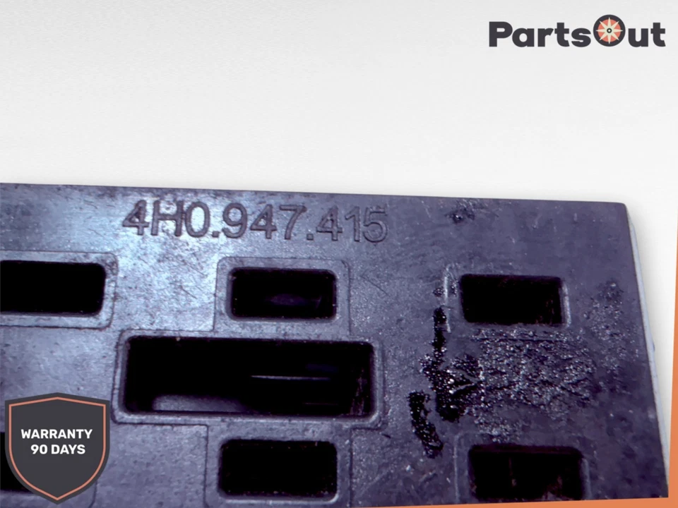 2013-2018 AUDI S8 - SEAT Footwell LED Light 4H0947415 - Image 3 of 3