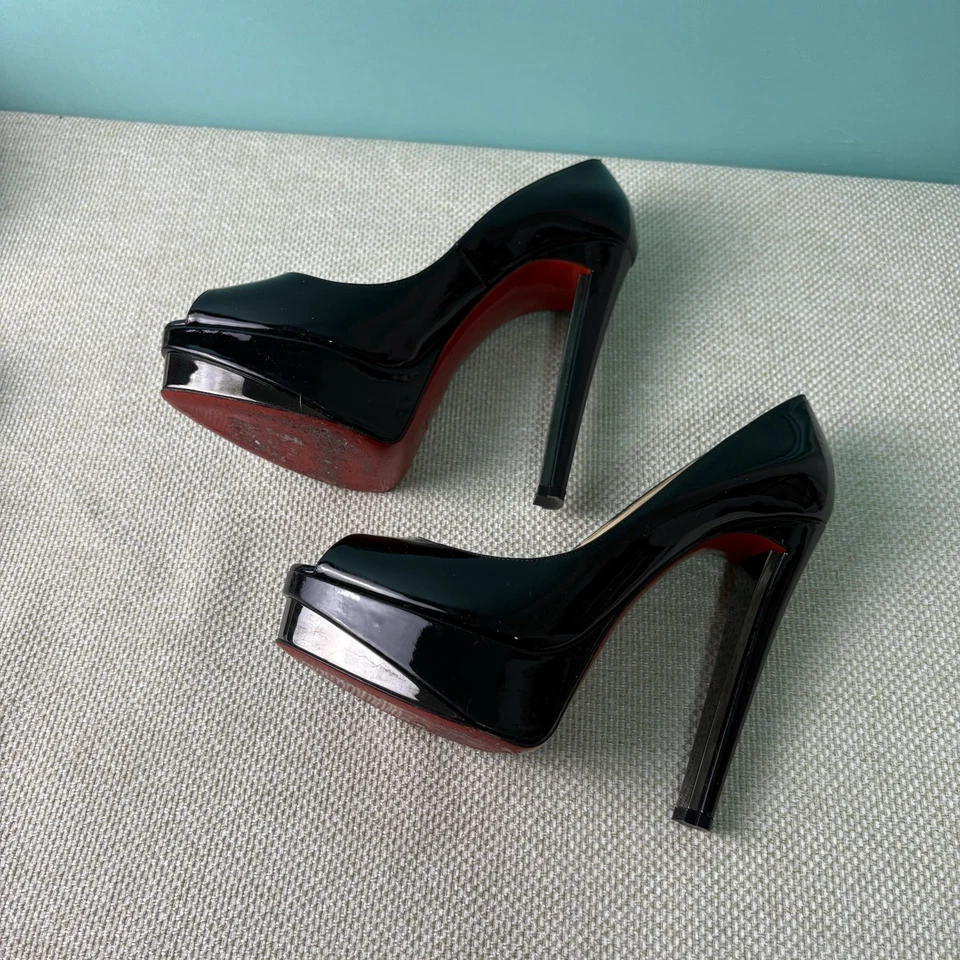 Zapatos de salón Christian Louboutin de charol para mujer, talla 39 Foto 3 de 4