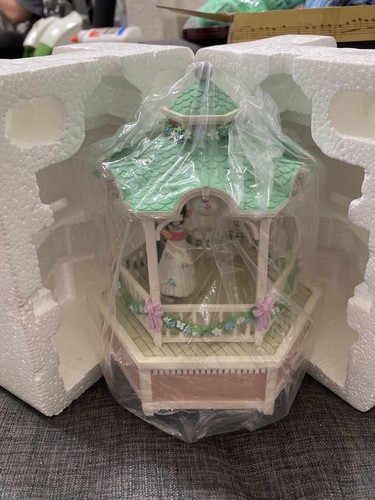 Enesco 1985 Springtime Gazebo Wedding Dancing Bride & Groom Music Box - Picture 8 of 17