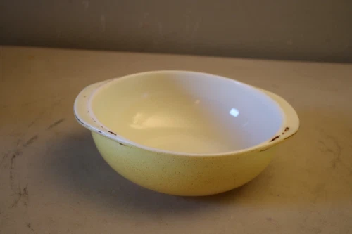 Vintage Yellow Pyrex 2 Qt. Bowl #024 Made In USA
