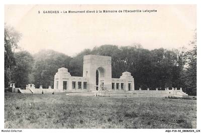 AQUP18-1174-92 - GARCHES - The monument erected in memory of the Squadron