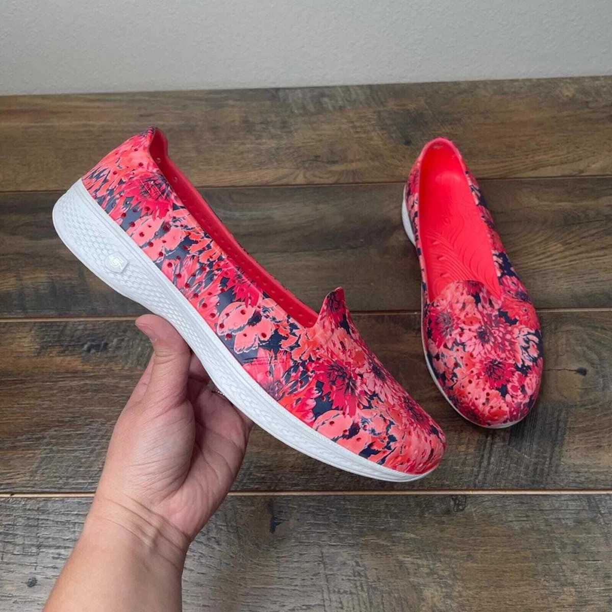 Skechers h2go perforated shoes sales