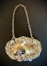 Étiquette de carafe avec feuille de raisin et bordure de blé