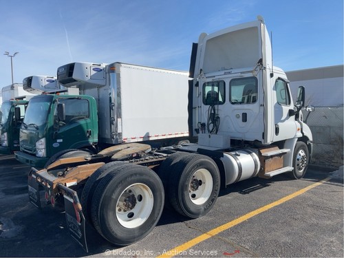 2017 Freightliner Cascadia T/A Day Cab Truck Tractor Detroit A/T -Parts/Repair - Picture 4 of 12