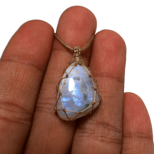 Collar de cristal de Reiki colgante micro macramé piedra lunar arco iris natural hecho a mano - Imagen 8 de 10
