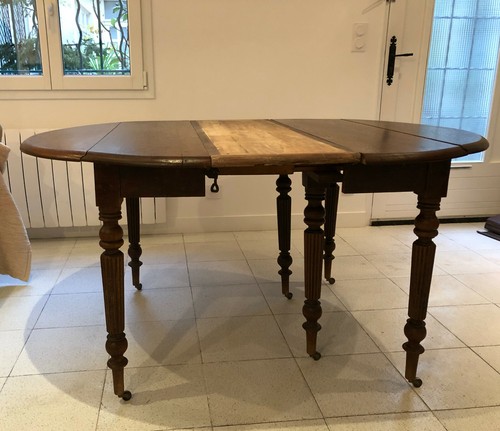Table ronde ancienne en chêne Louis-Philippe 6 pieds avec 1 rallonge - Photo 3/4