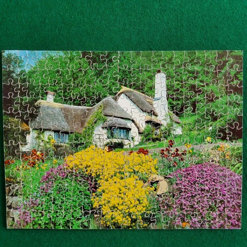 Victory Vintage Wooden Jigsaw Puzzle, Selworthy Cottages, 250 Pieces. Complete.