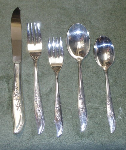 GRAPE & LEAF Inter. Silver ~ INS120 ~ SUPREME SP ~ 4 Place Settings (20 Pieces) - Picture 2 of 4
