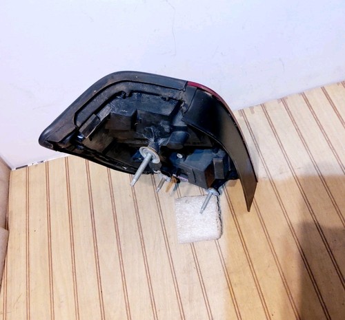 2000-2005 Cadillac Deville Passenger (RH) Tail Light Quarter Panel Mtd Side Scuf - Picture 8 of 12