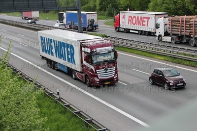 LKW Foto Mercedes-Benz Actros Kofferauflieger Niederlande burgundy DANMAR #l3mj