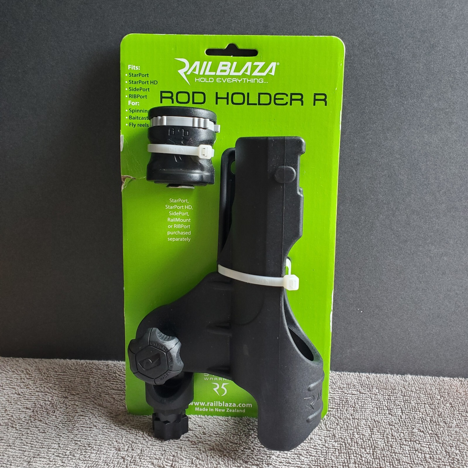 Railblaza Rod Holder R with Miniport Tracmount #08-0086-11 New (fishing)