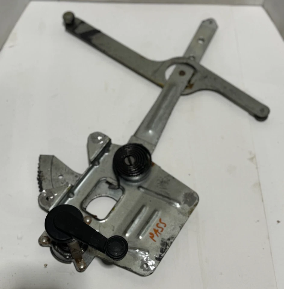 1994-1998 GMC JIMMY MANUAL WINDOW DOOR TRACK SLIDER ASSEMBLY FRONT LEFT - Image 2 of 4