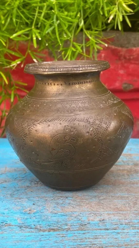 Ancient Rare Hand Crafted Peacock & Floral Figure Engraved Bronze Made Water Pot - Image 3 of 4