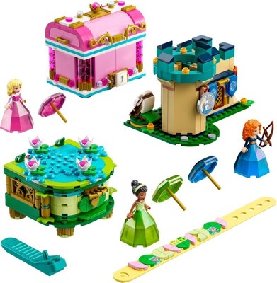 LEGO  Set 43203 - Aurora, Merida and Tiana s Enchanted Creations
