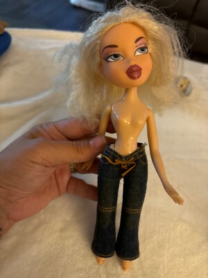 2001 MGA Bratz Doll Chloe Crimped Long Blonde Hair Blue Eyes No Shoes
