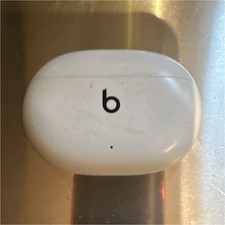 Beats by Dr. Dre White Charging Case for Beats Wireless Earbuds