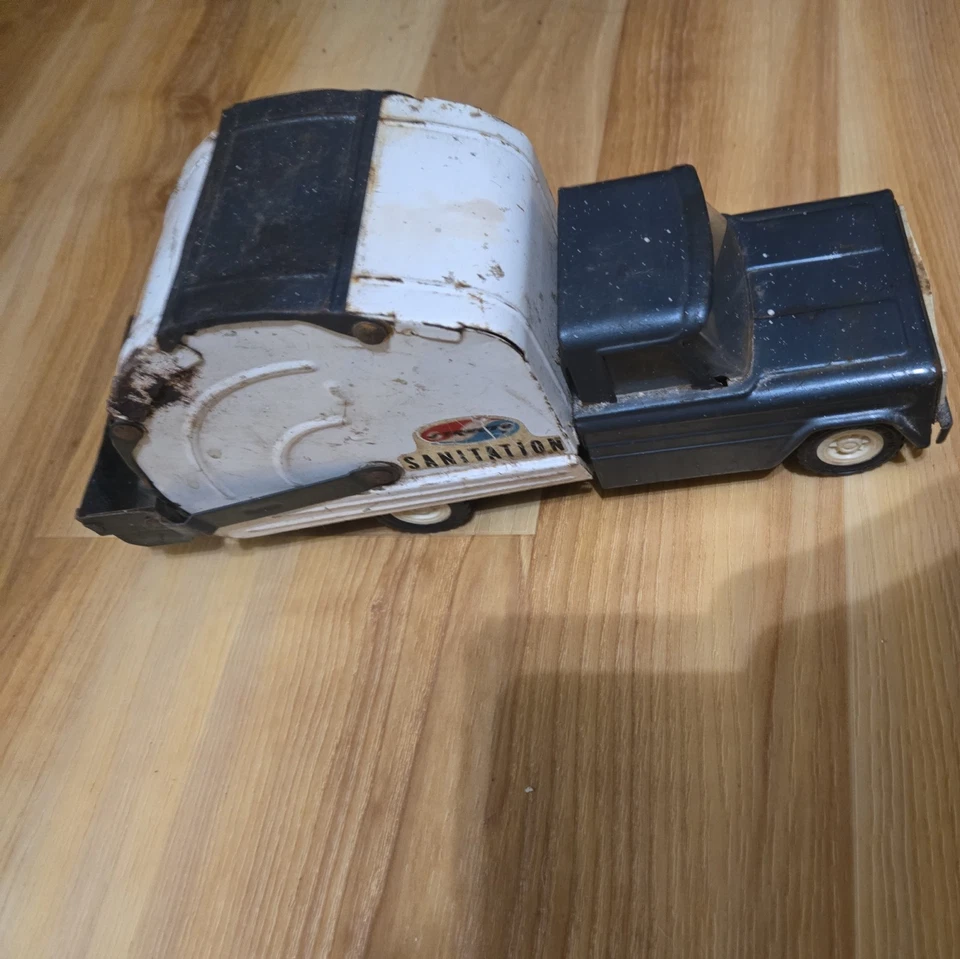 Vintage Early 1960's Structo Sanitation Pressed Steel Garbage Truck - Image 2 of 4
