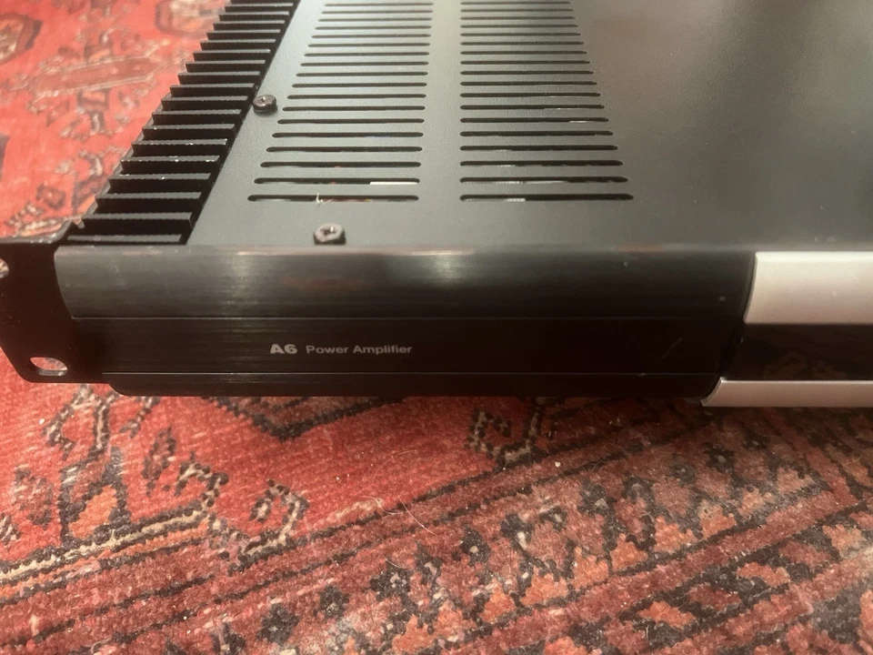 Amplificador de potencia estéreo de seis canales ELAN Home Systems A6 A01 montaje en rack Foto 4 de 4