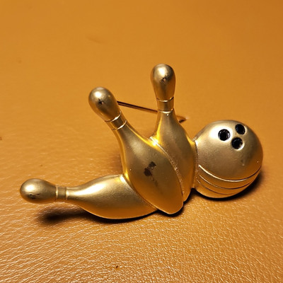 Avon Gold Tone Metal Bowling Pins & Ball Vintage Brooch Pin