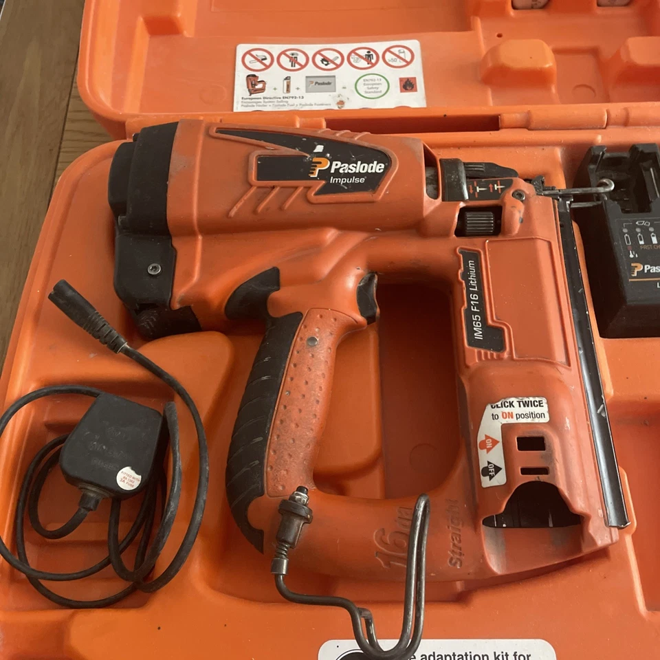 Paslode Impulse IM65 F16 16" Gas Nailer Nail Gun Spare Or Repair - Image 3 of 4