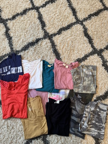 Women’s 14 piece Lot Short Sleeve Tanks Shirts Name Brands Summer size Medium