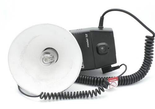 Quantum Qflash Model T2 Flash w/ Bulb & Reflector