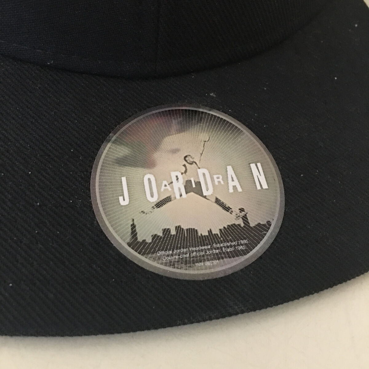 SUPREME AIR JORDAN 6-Panel Snap Back Cap Hat Chicago Bulls SUPREME AIR JORDAN 6-Panel Snap Back Cap Hat Chicago Bulls