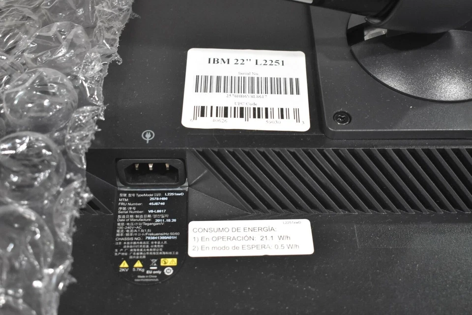 IBM LENOVO L2251 22" SCREEN FLAT WIDE MONITOR WITH WEBCAM, STAND AND CABLES - Image 3 of 4