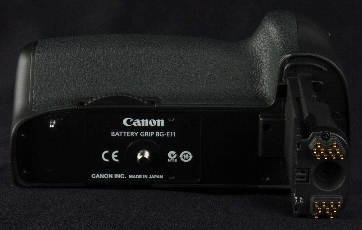 Canon BG-E11 Battery Grip for Canon EOS-5D Mark III, 5DS & 5DS R Cameras -  MIB
